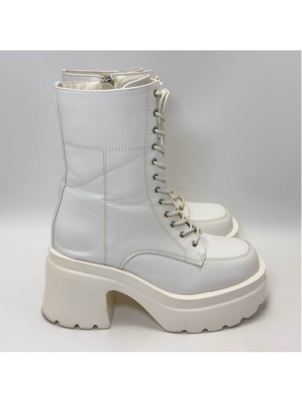 Women's Unbranded White Platform Boots Size 8.5